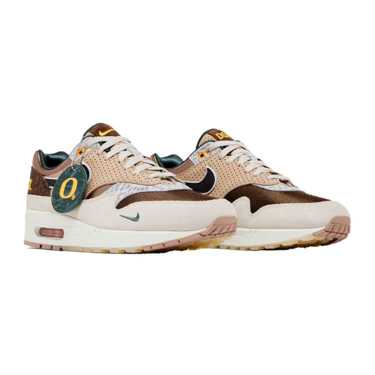 The Air Max 1 ’87 Premium ‘University of Oregon’ PE launched on March 26 to celebrate Air Max Day. It featured a diverse and distinctive color palette of Hemp, University Gold, Sail, Desert Dust and Cacao Wow, across Haze and Supercut Leather materials. The edition carried distinct branding elements as well, including the University’s popular unofficial motto, “Once a Duck, Always A Duck” spelled out across the backs of the shoes’ heels. 
