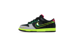 “What The Duck” Nike Dunk Low “Home” Lateral view of the left sneaker. Incorporating reflective, metallic and neon elements that helped define Oregon’s distinct look on the field, the shoes both highlight the evolution of the Ducks' uniforms and celebrate the program’s continued impact on sports culture. 