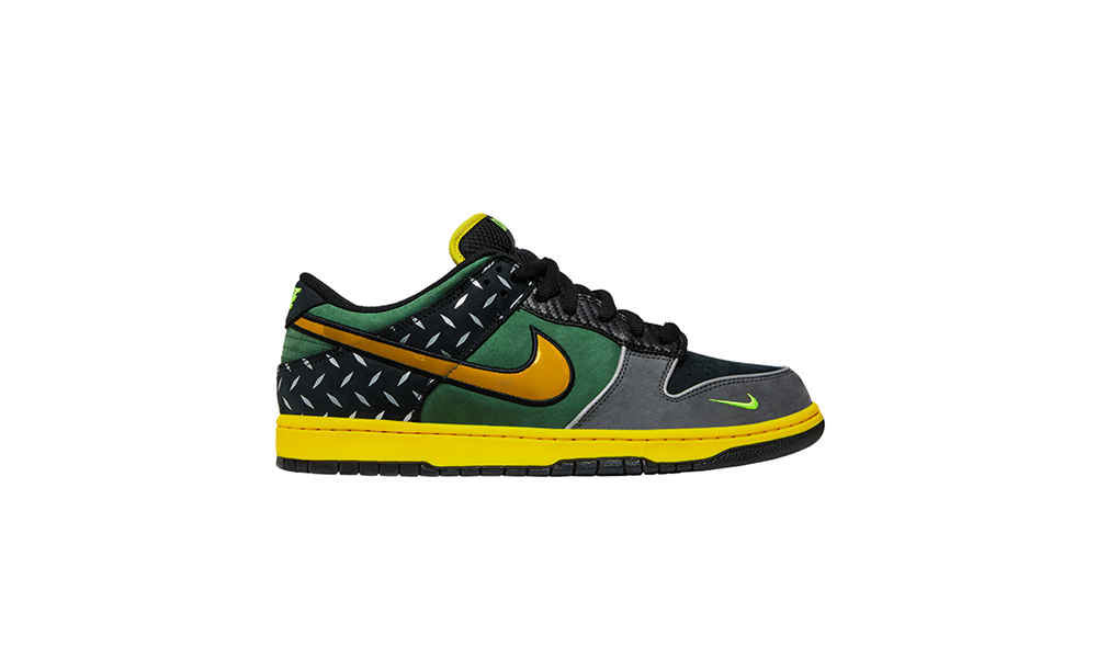 DOAF What the Duck NIKE Dunk. Sneaker with green, yellow, and black design on a white background